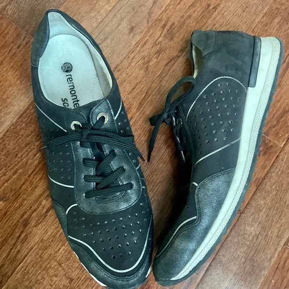 Remonte Soft Leather Sneakers - Picture 3 of 14